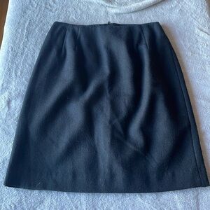 Amanda Smith pure wool women's size 8 black  
skirt 100% wool